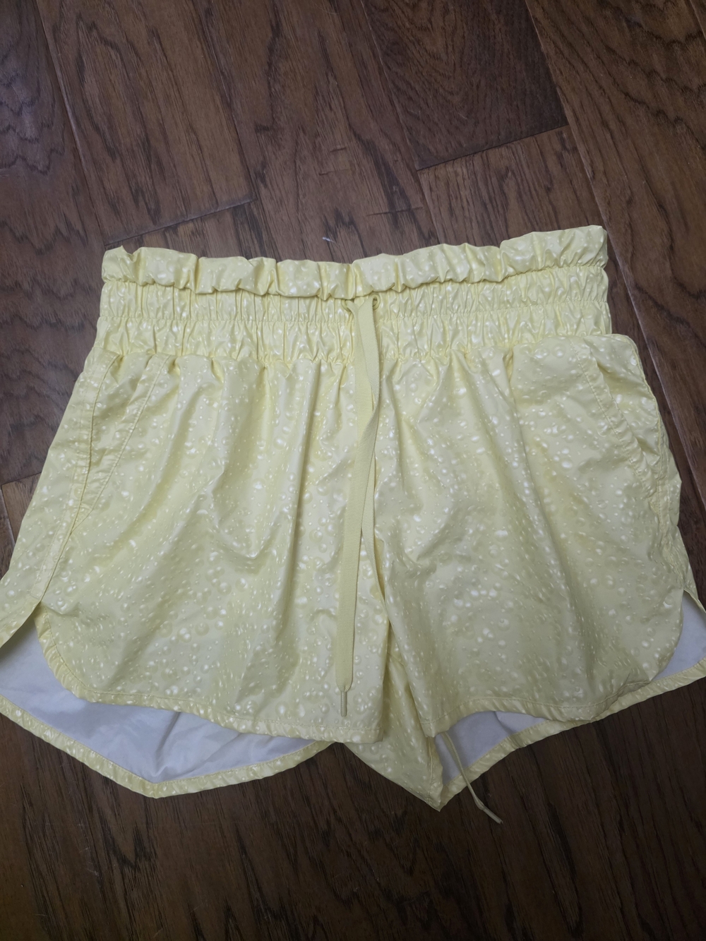 Zyia Pale Yellow Athletic Shorts with Drawstring sz Med
